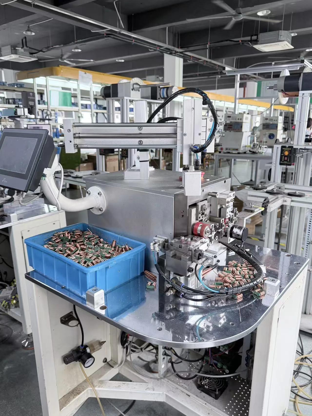 Flat-wire common-mode choke winding equipment